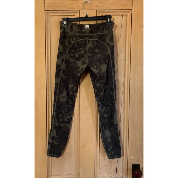 Vuori Womens Stride Performance Floral Camo Pocket Legging Medium Green SP EXC - Picture 3 of 12